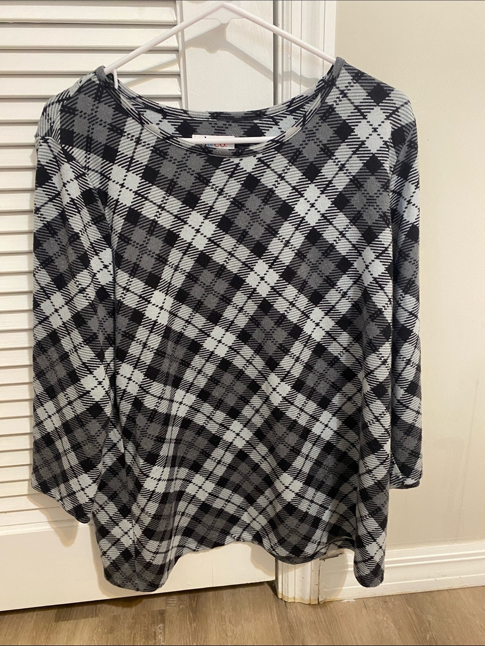 Women's Black & White Plaid 3/4 Sleeve Top - Cozy Knit